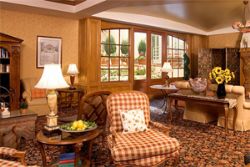 The Tuscan Inn Hotel Lounge